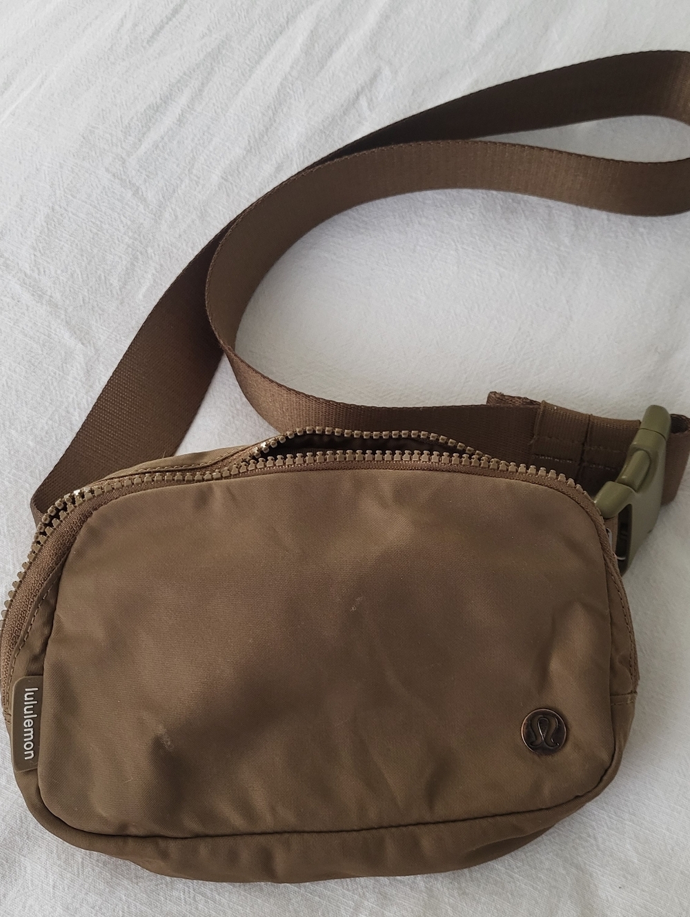 Lululemon Everywhere Belt Bag, 1L Version In The Color Artifact - Picture 2 of 9
